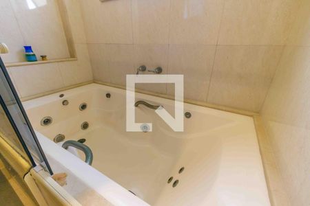 Apartamento à venda com 540m², 5 quartos e 3 vagasBanheiro da Suíte 1