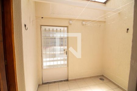 Casa à venda com 140m², 2 quartos e 1 vagaQuintal