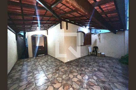 Casa à venda com 170m², 4 quartos e 2 vagasÁrea externa 