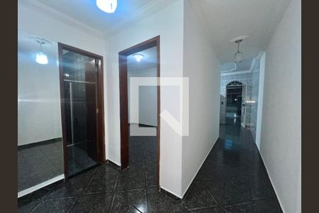 Casa à venda com 170m², 4 quartos e 2 vagasCorredor 