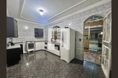 Casa à venda com 170m², 4 quartos e 2 vagasCozinha 