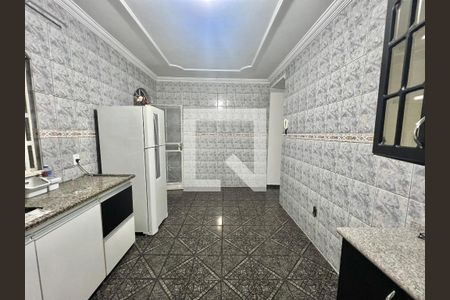 Casa à venda com 170m², 4 quartos e 2 vagasCozinha 