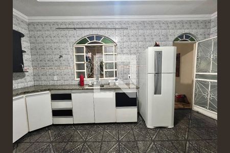 Casa à venda com 170m², 4 quartos e 2 vagasCozinha 