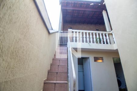 Casa à venda com 125m², 3 quartos e 2 vagas Casa à venda com 125m², 3 quartos e 2 vagasEscada para a Varanda