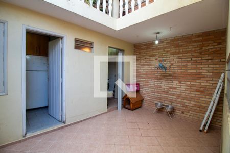 Casa à venda com 125m², 3 quartos e 2 vagas Casa à venda com 125m², 3 quartos e 2 vagasQuintal de Serviço
