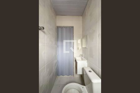 Banheiro de kitnet/studio para alugar com 1 quarto, 30m² em Água Branca, São Paulo