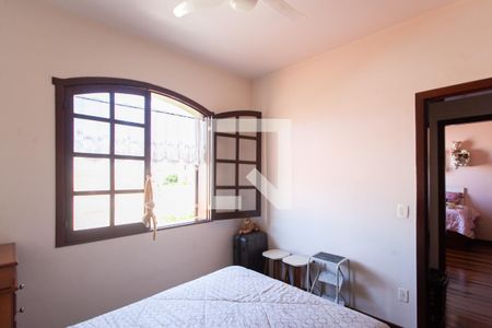 Casa à venda com 185m², 5 quartos e 3 vagasSemi - Suíte 1