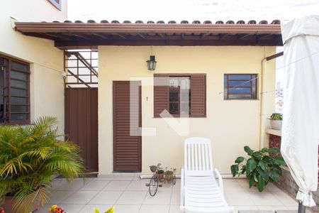 Casa à venda com 185m², 5 quartos e 3 vagasQuarto e Banheiro de Serviço