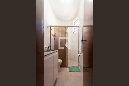 Casa à venda com 185m², 5 quartos e 3 vagasBanheiro da Semi - Suíte 1  e 2