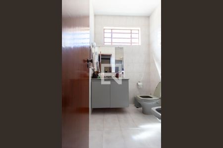 Casa à venda com 185m², 5 quartos e 3 vagasBanheiro da Suíte