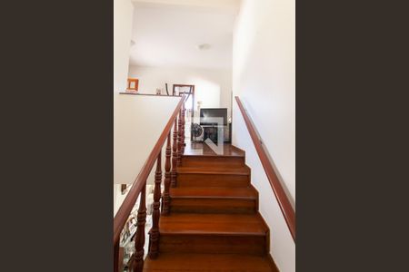 Casa à venda com 185m², 5 quartos e 3 vagasEscada