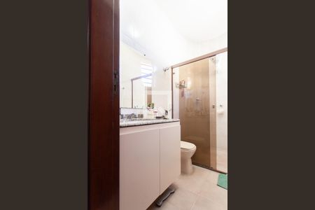 Casa à venda com 185m², 5 quartos e 3 vagasBanheiro da Semi - Suíte 1  e 2