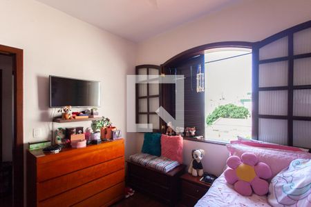 Casa à venda com 185m², 5 quartos e 3 vagasSemi - Suíte 2