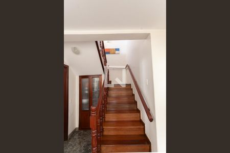 Casa à venda com 185m², 5 quartos e 3 vagasEscada