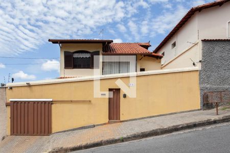 Casa à venda com 185m², 5 quartos e 3 vagasFachada