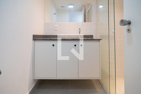 Banheiro de kitnet/studio para alugar com 1 quarto, 35m² em Consolação, São Paulo