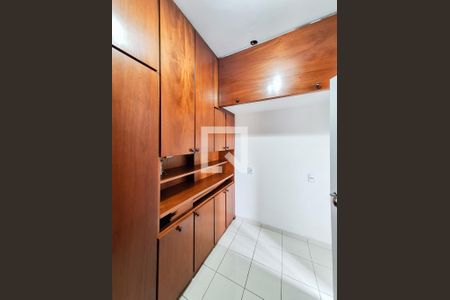 Apartamento à venda com 237m², 4 quartos e 3 vagas Apartamento à venda com 237m², 4 quartos e 3 vagasQuarto de Serviço
