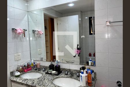 Apartamento à venda com 238m², 4 quartos e 4 vagasBanheiro - Quarto 4