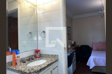 Apartamento à venda com 238m², 4 quartos e 4 vagasBanheiro - Quarto 2