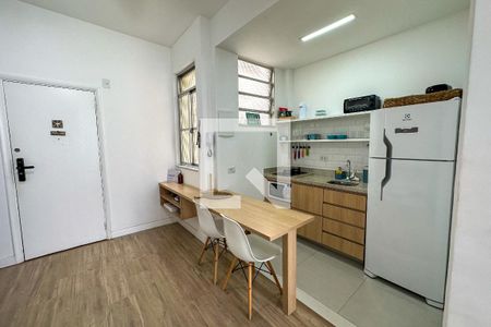 Sala de kitnet/studio para alugar com 1 quarto, 35m² em Copacabana, Rio de Janeiro