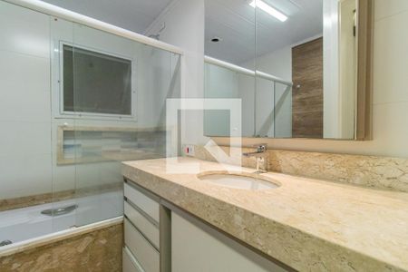 Banheiro de apartamento para alugar com 1 quarto, 46m² em Cristal, Porto Alegre