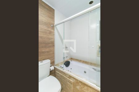 Banheiro de apartamento para alugar com 1 quarto, 46m² em Cristal, Porto Alegre