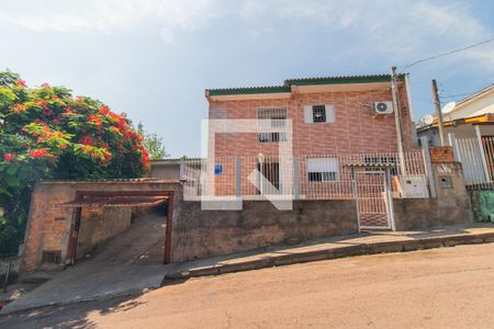 Fachada de casa à venda com 6 quartos, 300m² em Coronel Aparício Borges, Porto Alegre
