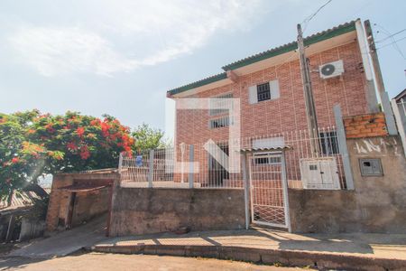 Fachada de casa à venda com 6 quartos, 300m² em Coronel Aparício Borges, Porto Alegre