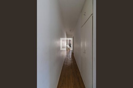 Corredor de casa para alugar com 3 quartos, 180m² em Jardim Monte Kemel, São Paulo