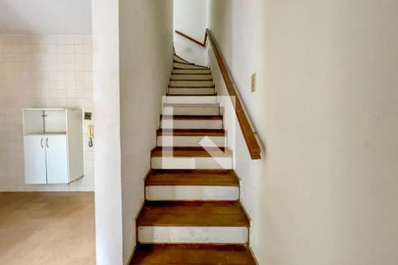 Escada de casa para alugar com 3 quartos, 120m² em Ouro Preto, Belo Horizonte