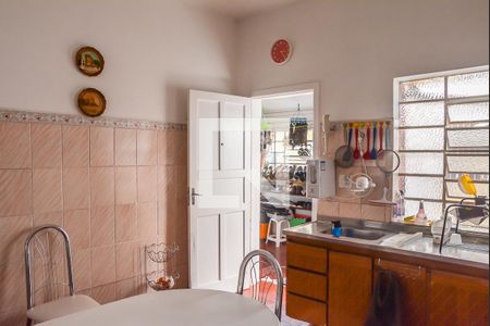 Casa à venda com 355m², 2 quartos e 2 vagas Casa à venda com 355m², 2 quartos e 2 vagasCozinha