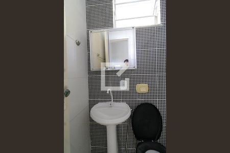 Banheiro de apartamento para alugar com 1 quarto, 55m² em Jardim Guanabara, Rio de Janeiro