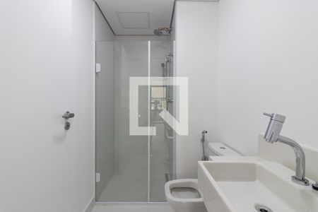 Banheiro de kitnet/studio para alugar com 1 quarto, 42m² em Moema, São Paulo