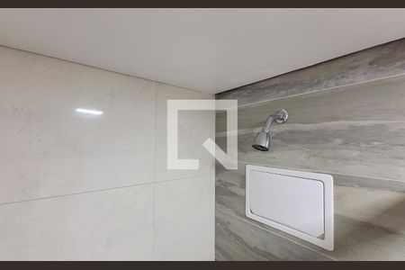 Banheiro de apartamento à venda com 2 quartos, 52m² em Vila Curuçá, Santo André