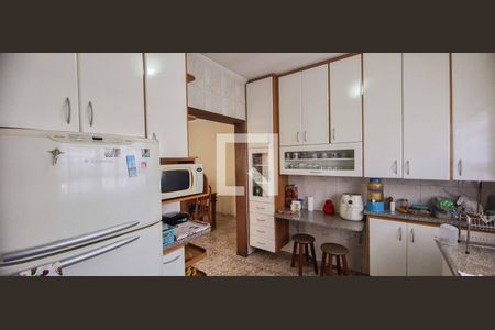 Casa à venda com 293m², 3 quartos e 4 vagas Casa à venda com 293m², 3 quartos e 4 vagasCozinha