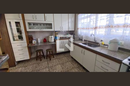 Casa à venda com 293m², 3 quartos e 4 vagas Casa à venda com 293m², 3 quartos e 4 vagasCozinha