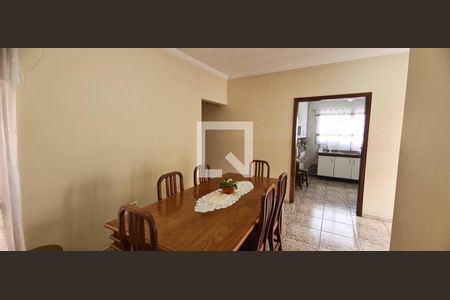 Casa à venda com 293m², 3 quartos e 4 vagas Casa à venda com 293m², 3 quartos e 4 vagasCopa