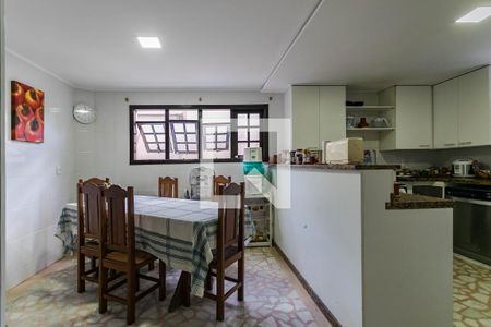 Casa para alugar com 466m², 6 quartos e 4 vagasCozinha