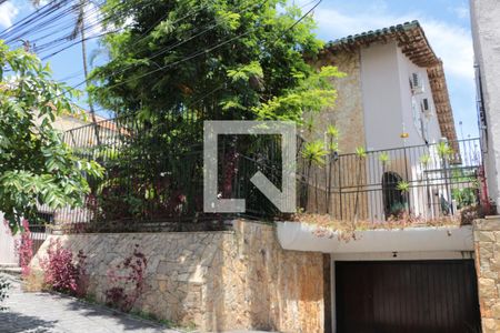 Casa à venda com 400m², 6 quartos e 5 vagasFachada