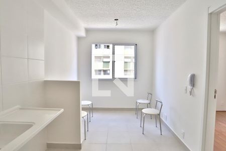 Sala / Cozinha de apartamento para alugar com 1 quarto, 24m² em Vila Cláudia, São Paulo