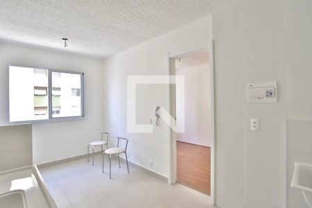 Sala / Cozinha de apartamento para alugar com 1 quarto, 24m² em Vila Cláudia, São Paulo