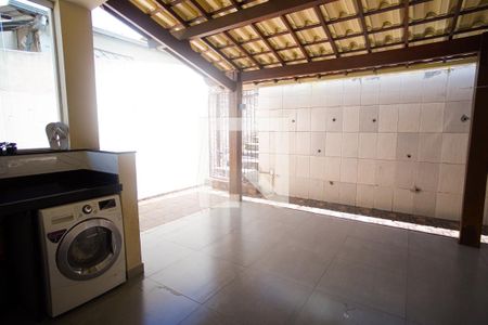 Casa à venda com 235m², 3 quartos e 3 vagas Casa à venda com 235m², 3 quartos e 3 vagasÁrea de serviço e varanda