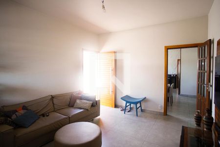 Sala de casa à venda com 3 quartos, 235m² em Rio Branco, Belo Horizonte