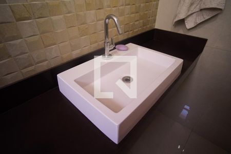 Casa à venda com 235m², 3 quartos e 3 vagas Casa à venda com 235m², 3 quartos e 3 vagasBanheiro Social