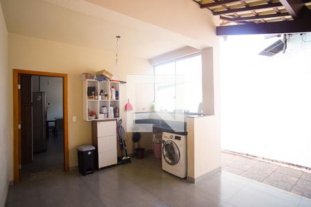 Casa à venda com 235m², 3 quartos e 3 vagas Casa à venda com 235m², 3 quartos e 3 vagasÁrea de serviço e varanda