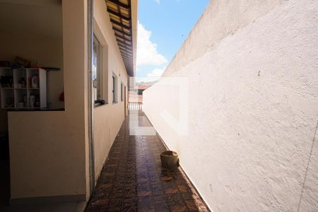 Casa à venda com 235m², 3 quartos e 3 vagas Casa à venda com 235m², 3 quartos e 3 vagasCorredor Lateral