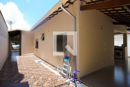 Casa à venda com 235m², 3 quartos e 3 vagas Casa à venda com 235m², 3 quartos e 3 vagasQuintal