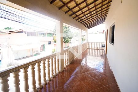 Casa à venda com 235m², 3 quartos e 3 vagas Casa à venda com 235m², 3 quartos e 3 vagasVaranda