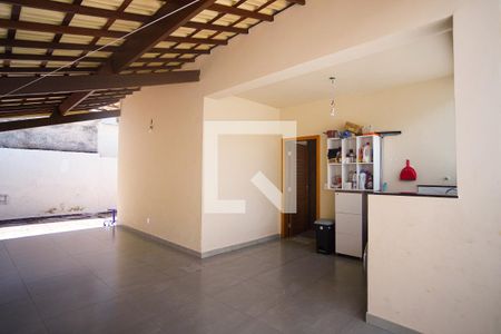 Casa à venda com 235m², 3 quartos e 3 vagas Casa à venda com 235m², 3 quartos e 3 vagasÁrea de serviço e varanda