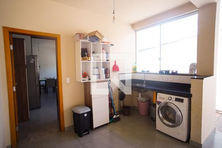 Casa à venda com 235m², 3 quartos e 3 vagas Casa à venda com 235m², 3 quartos e 3 vagasÁrea de serviço e varanda